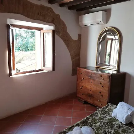 Il Fienile Nella Roccia منزل ريفي